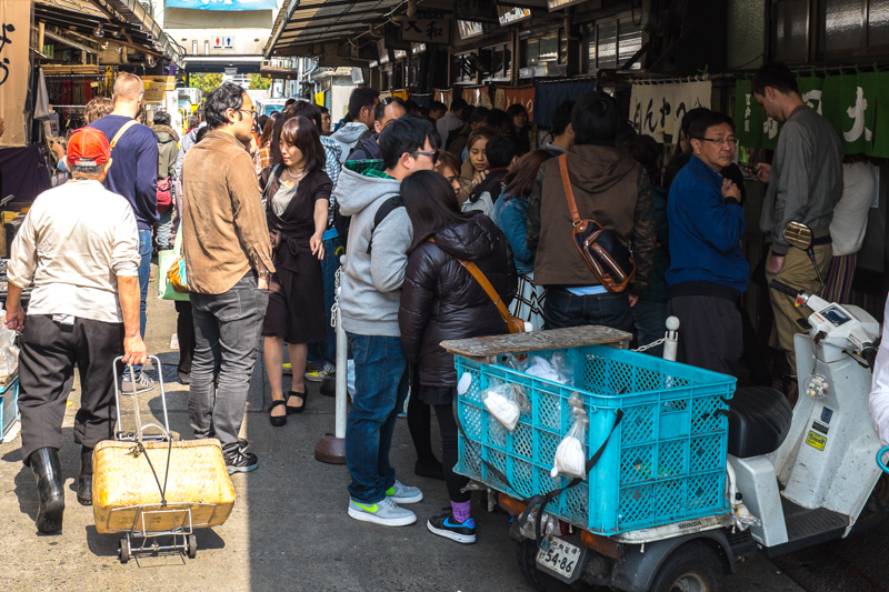 tsukiji fish market tokyo japan