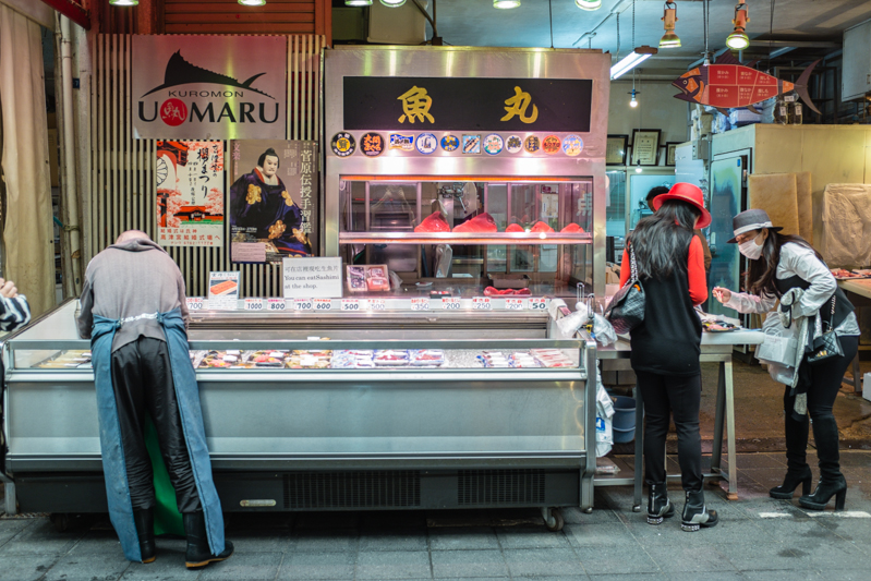 osaka kuromon ichiba market japan