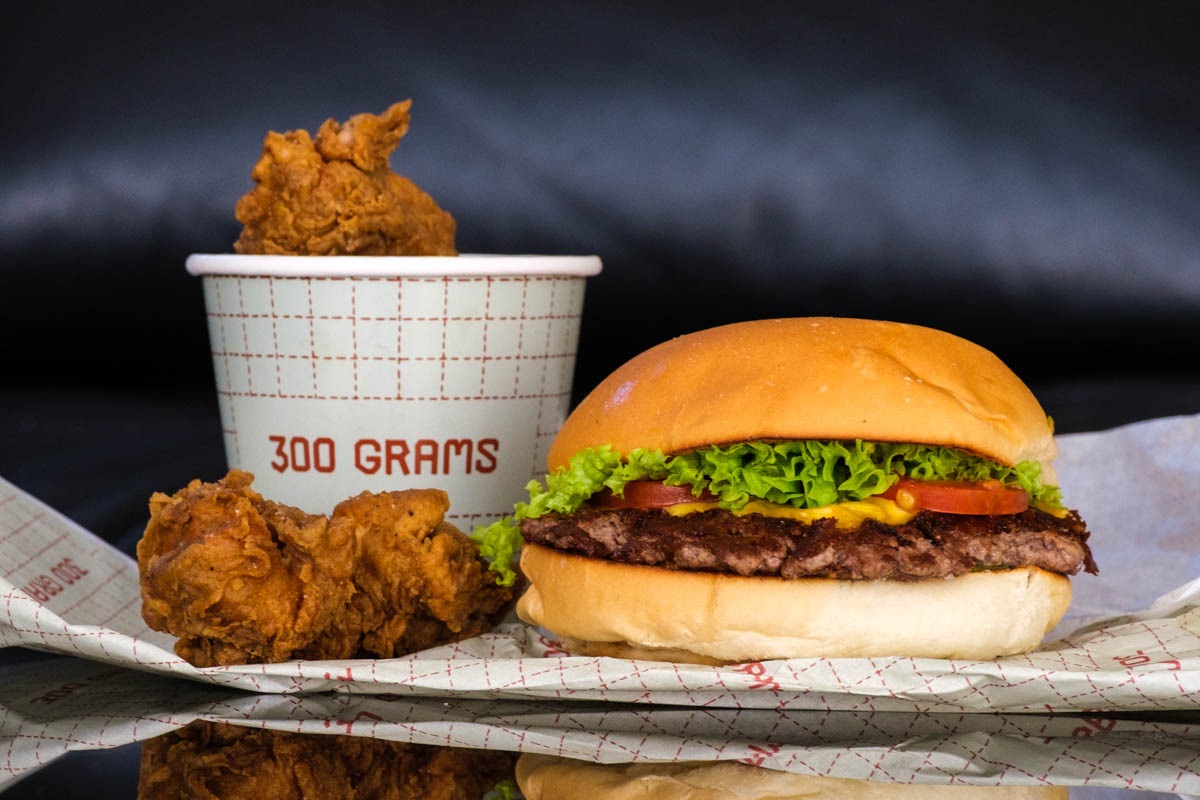 300 grams burger with fried chicken