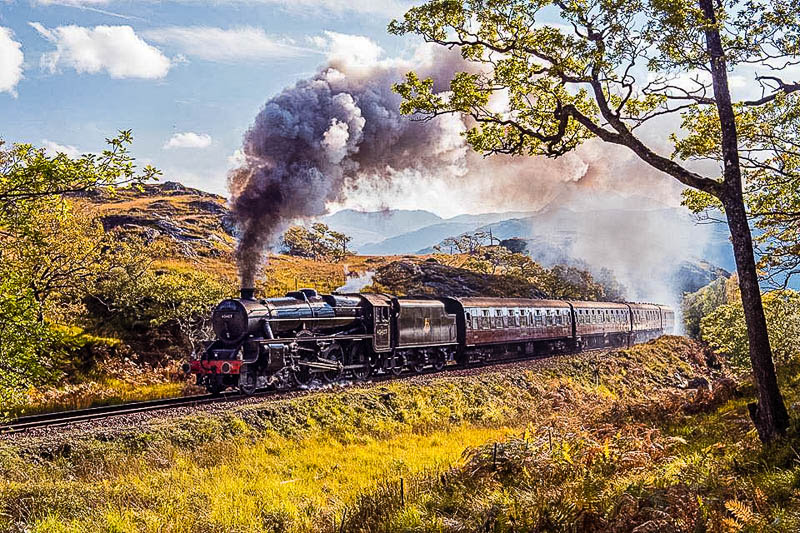 jacobite train hogwarts express scottish highlands