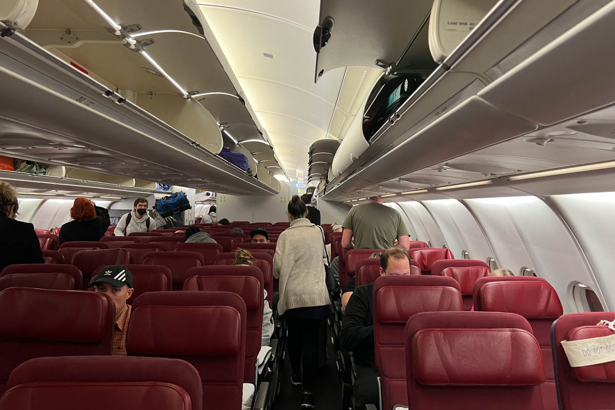 flying qantas economy class from sydney to honolulu