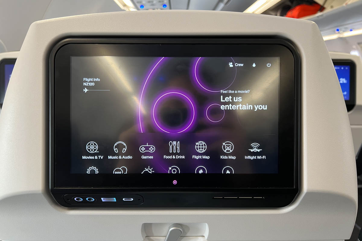 flying air new zealand economy class from sydney to auckland