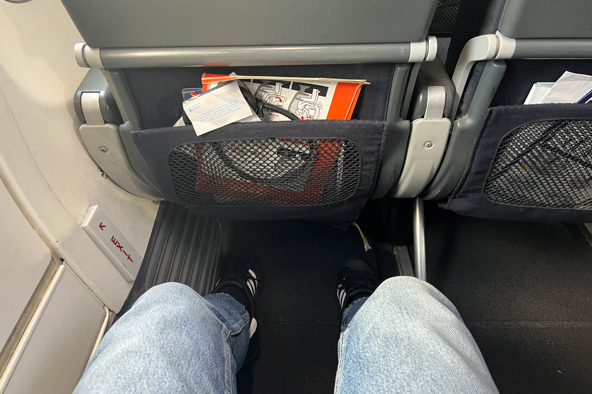 flying qantas economy class from wellington to melbourne