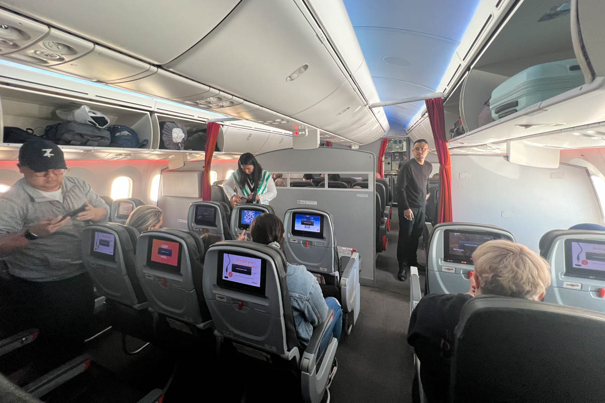 flying jetstar economy class from melbourne to singapore