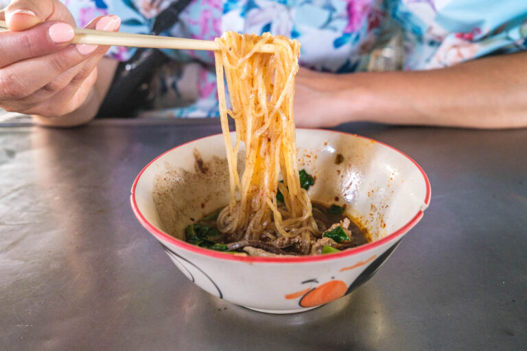 Toy Kuay Teow Ruea Boat Noodles, Ratchawithi