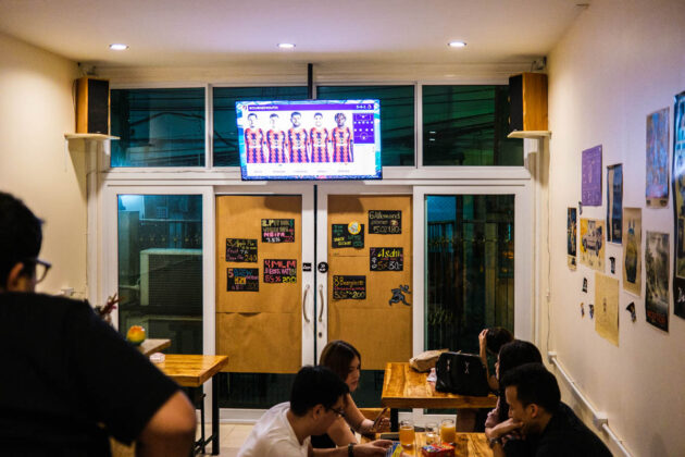 om's living room silom