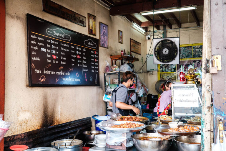 The Originals Mae On’s Curry Over Rice at Saphan Han, Samphanthawong