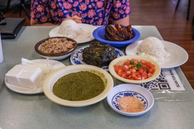 helena's hawaiian food kalihi