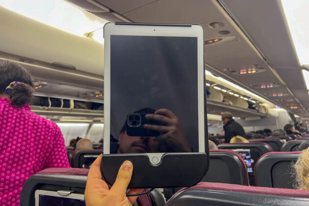 flying qantas economy class from singapore to melbourne