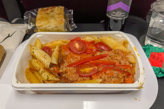 flying qantas economy class from singapore to melbourne