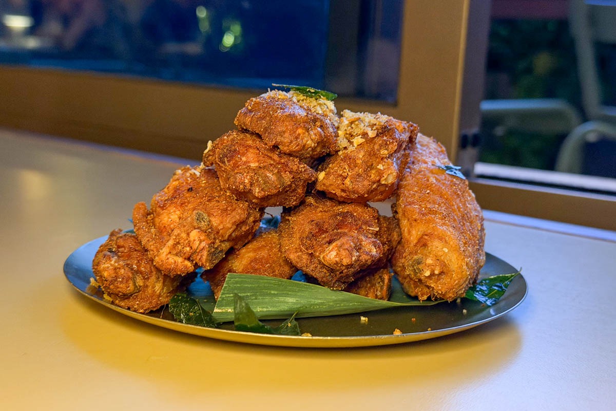 inche kabin chicken wings at past/port dining at the waterside hotel