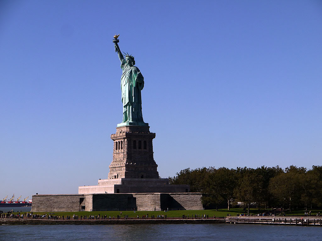 statue of liberty and ellis island immigration museum
